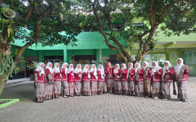Semangat Ki Hajar Dewantara Berkobar di MTsN 8 Kediri dalam Peringatan Hardiknas 2025